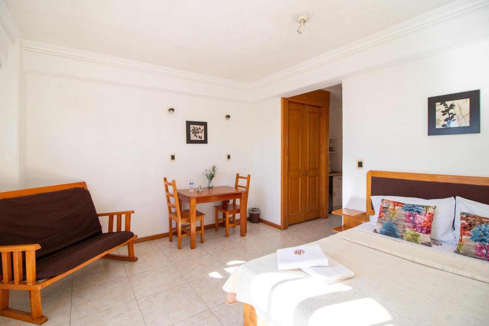 Suites Sevilla Puebla Buitenkant foto