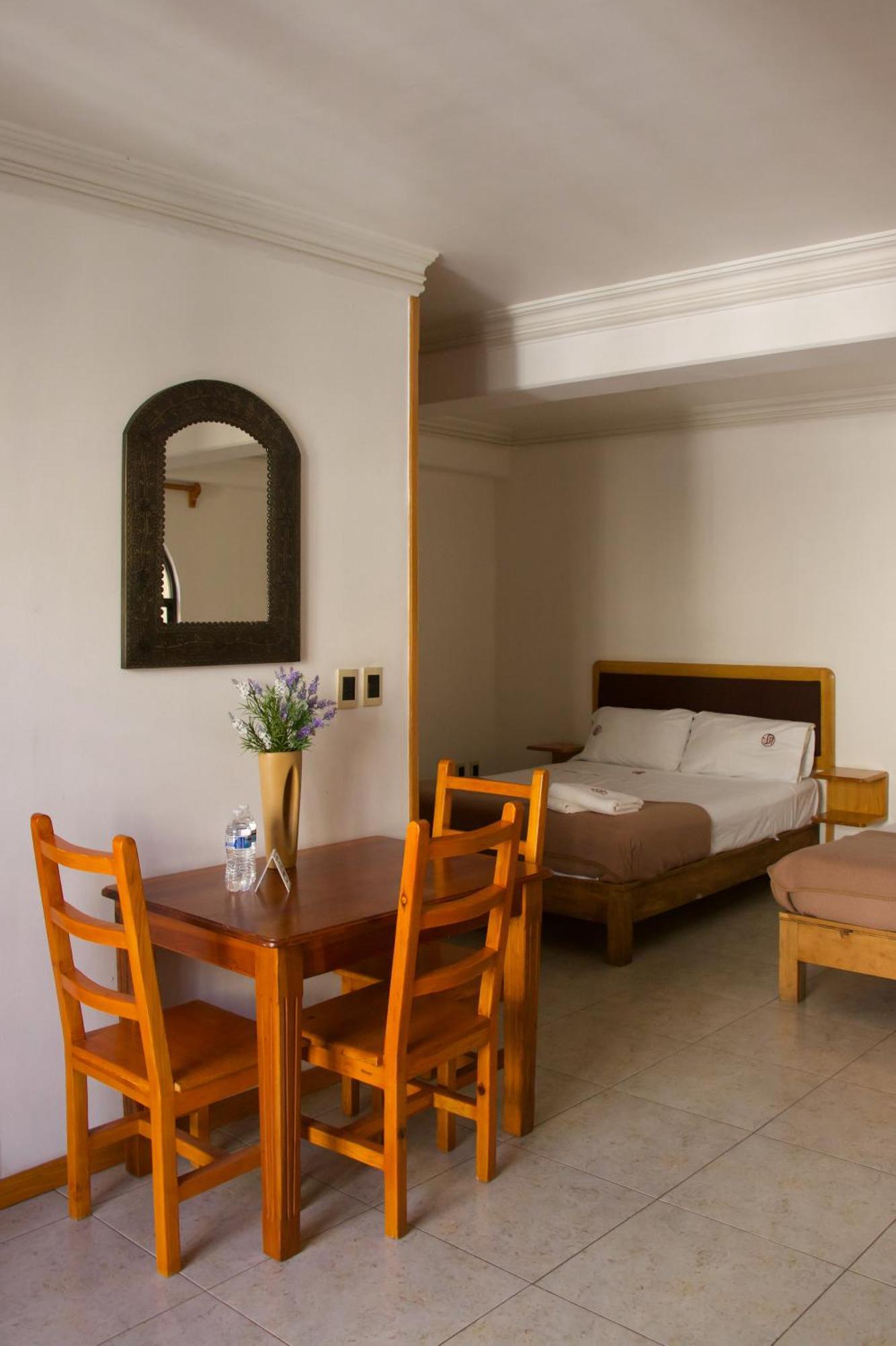 Suites Sevilla Puebla Buitenkant foto